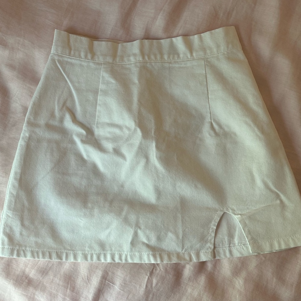 Beginning boutique white mini skirt, White skirt, mini skirt.
